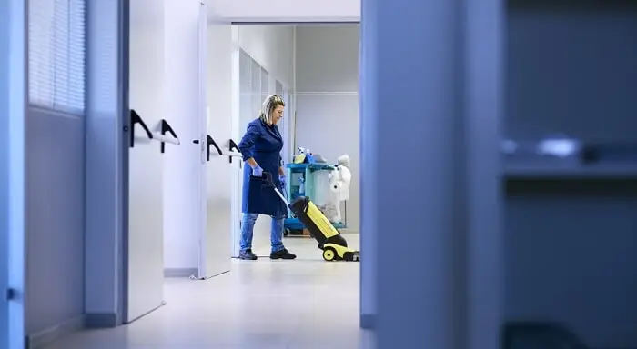 ניקיון משרדים בערב